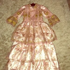 I’m selling this dress because it does not fit me.